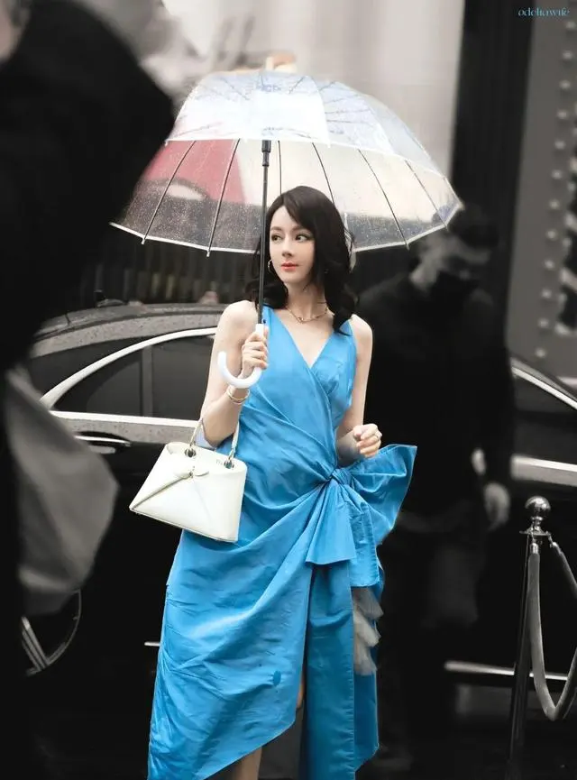 迪丽热巴双角色出演《虽然不能同时拥有一切》六集短剧上线 - 情报图